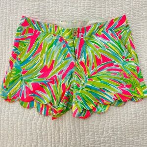Lilly Pulitzer | Size 8 | Scalloped Hem Shorts